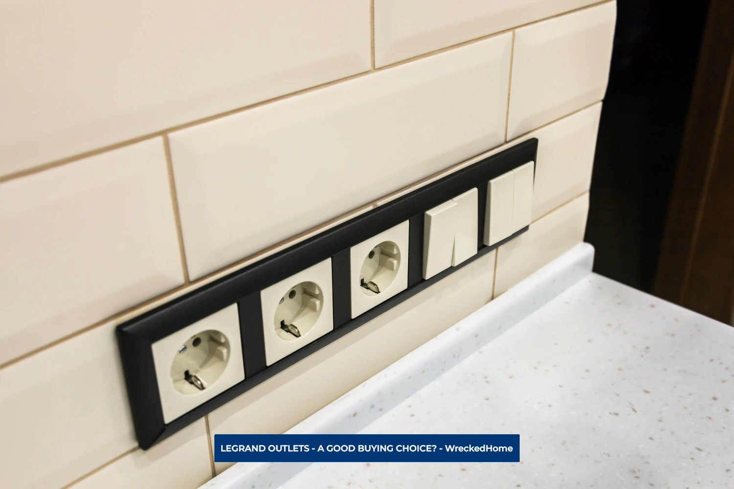 TRIPLE SOCKET LEGRAND OUTLETS